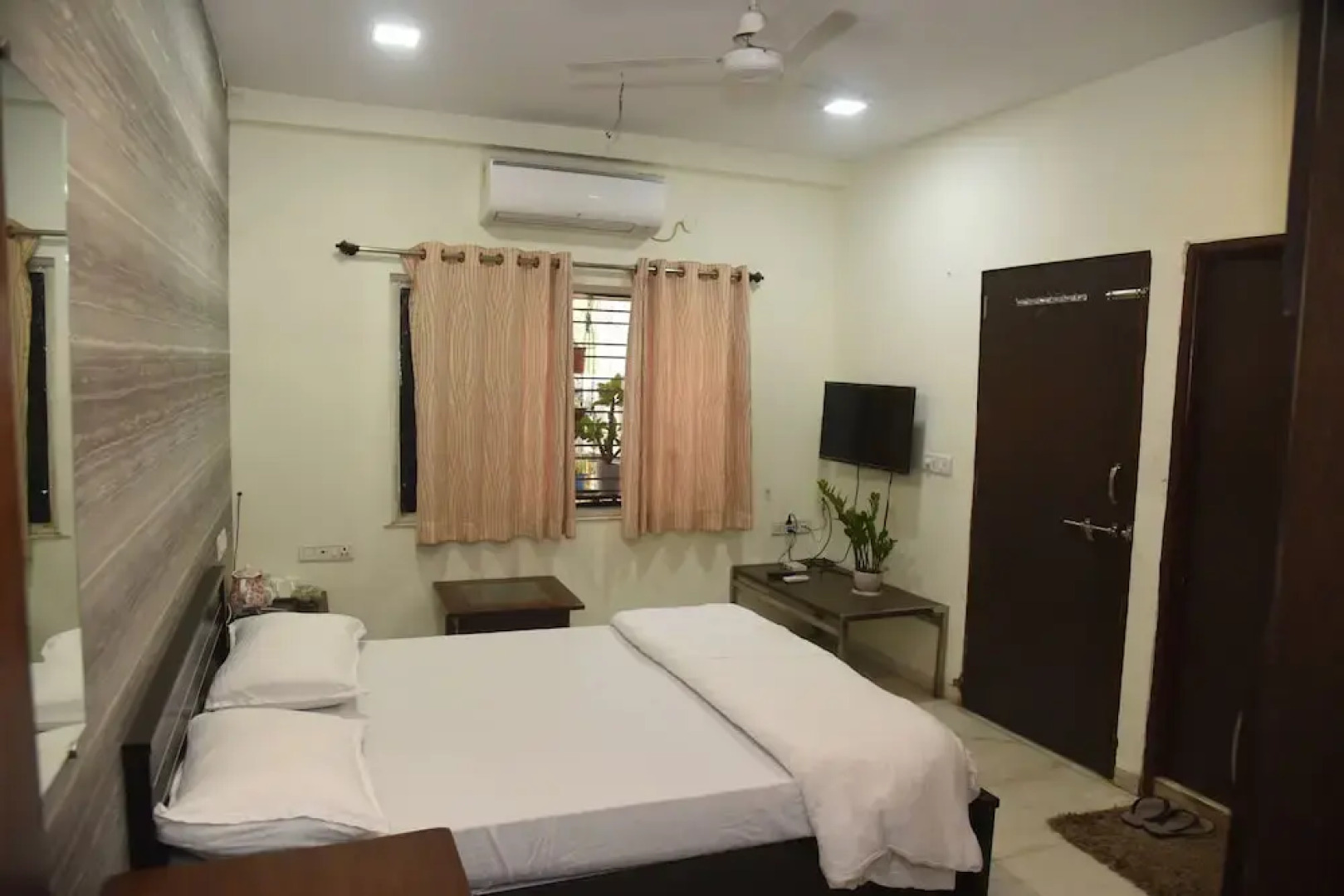 Royal Palms Luxury Rental Apartments