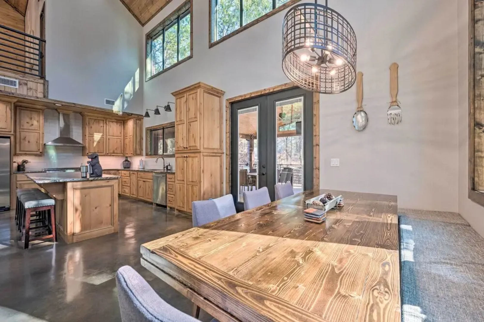 Broken Bow 'lazy Dog Lodge' w/ Hot Tub, Pool Table