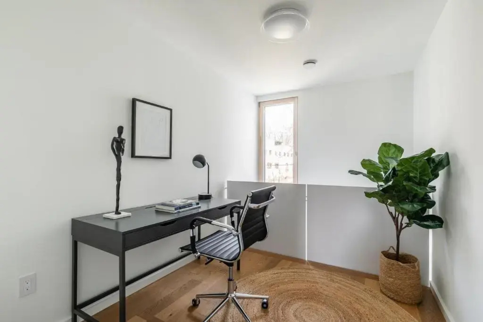 Modern Lakeside House in The Beaches