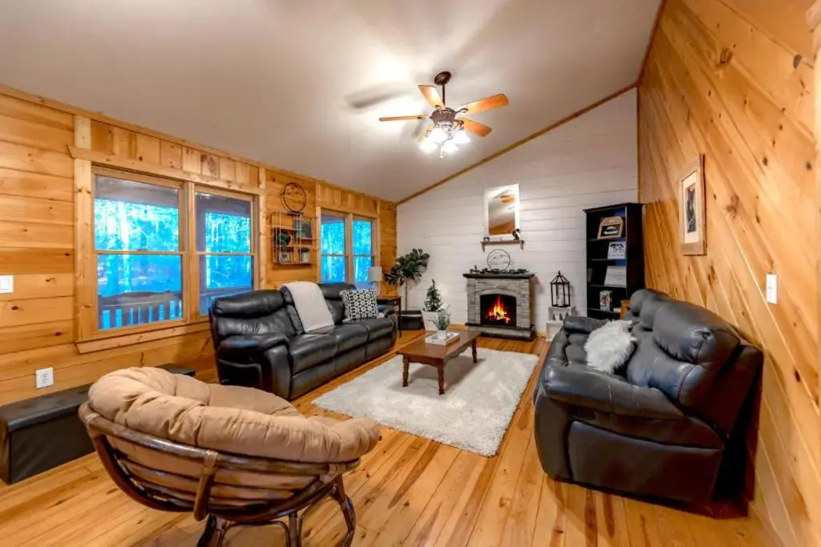 FAMILY FRIENDLY, Hot Tub, Fire pit, Pool Table, 2 Acres