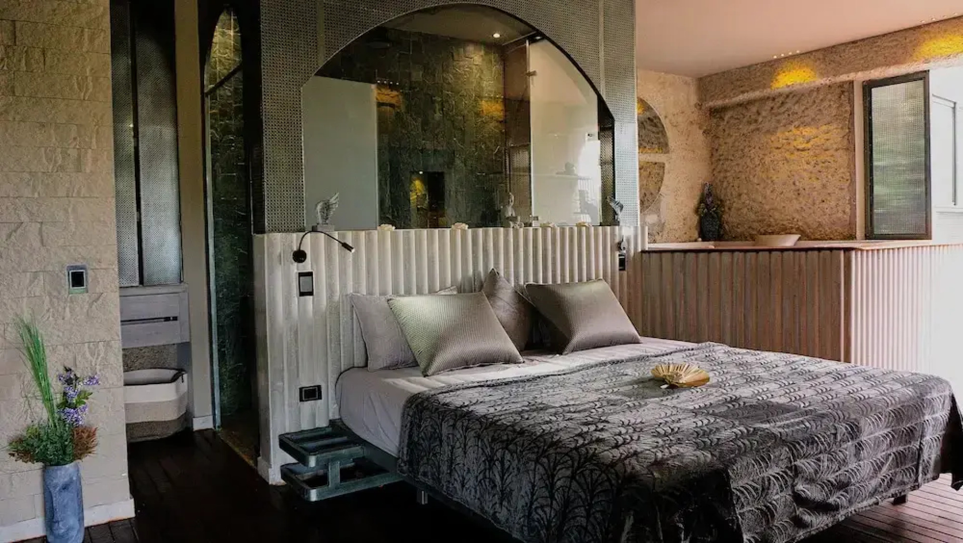 EleMYNT LifeStyle Hotel