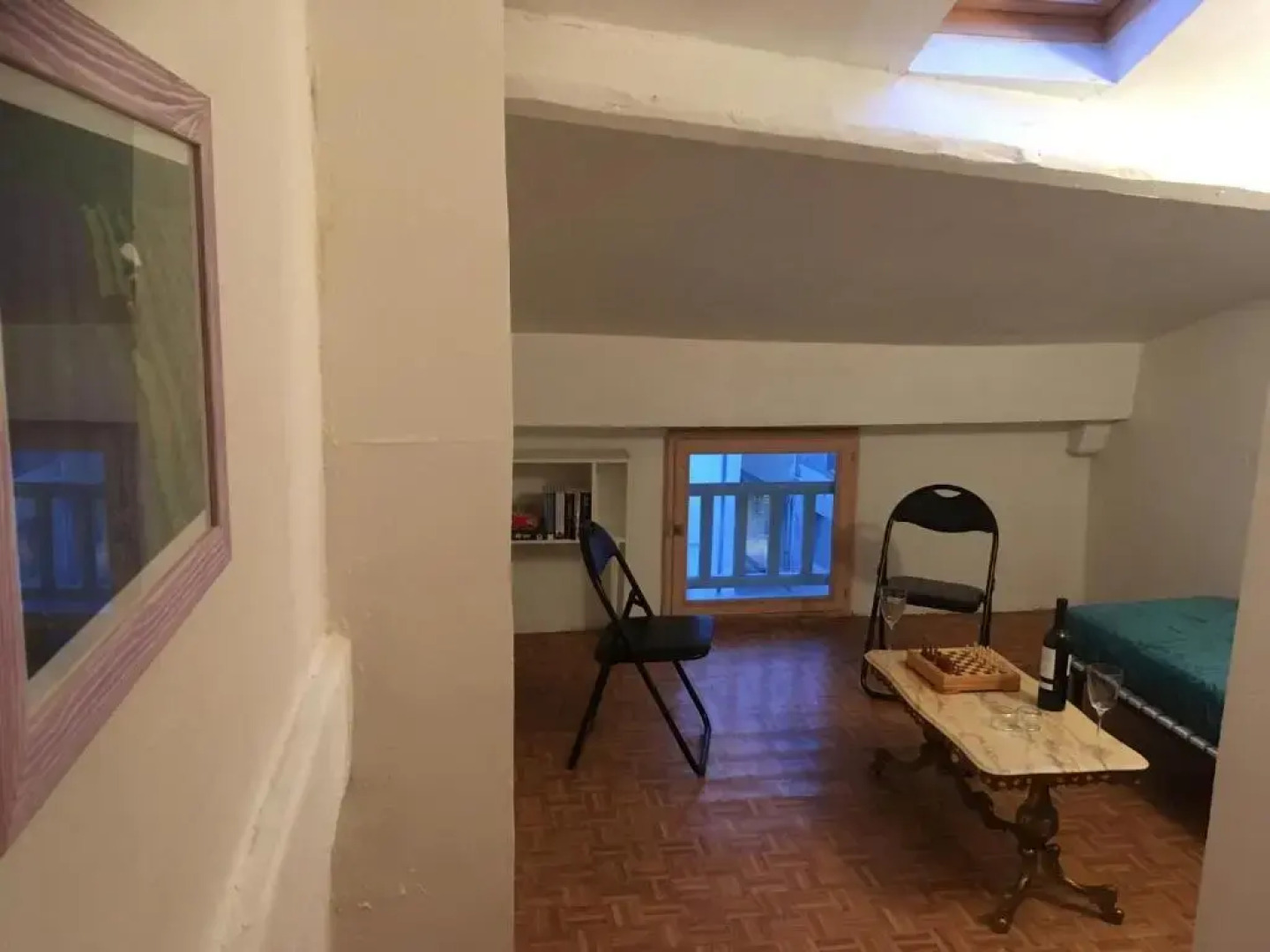 Entre l'église et la place