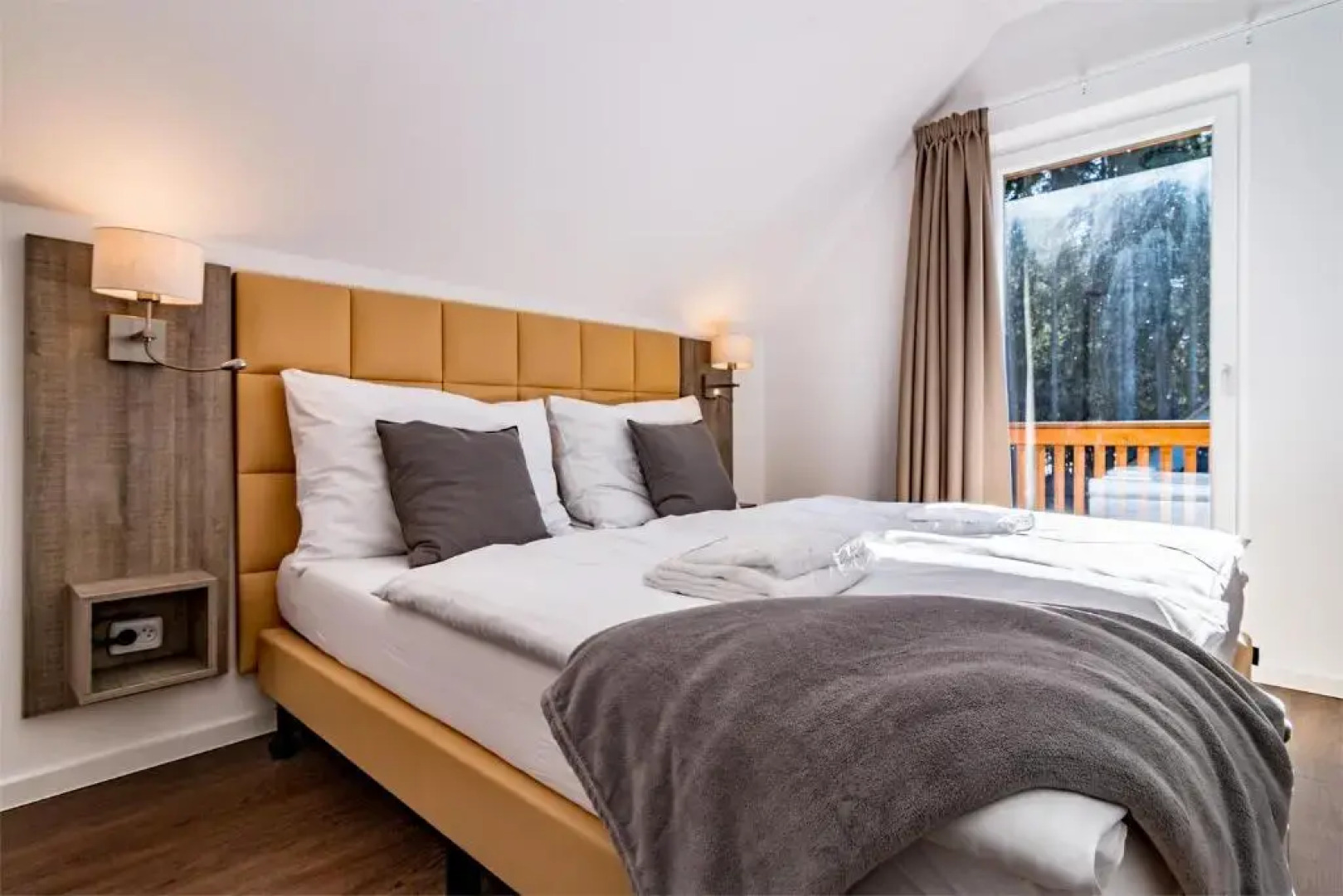 Lakeside Village Větrník