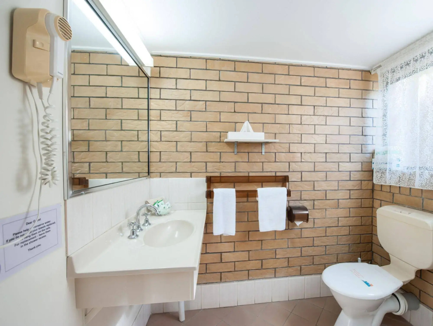 Jacaranda Place Motor Inn