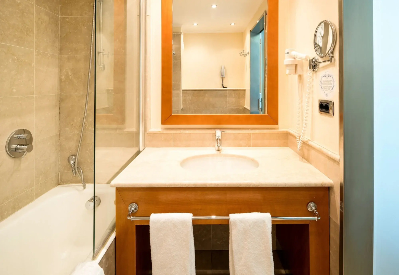 Hotel ILUNION Aqua 3