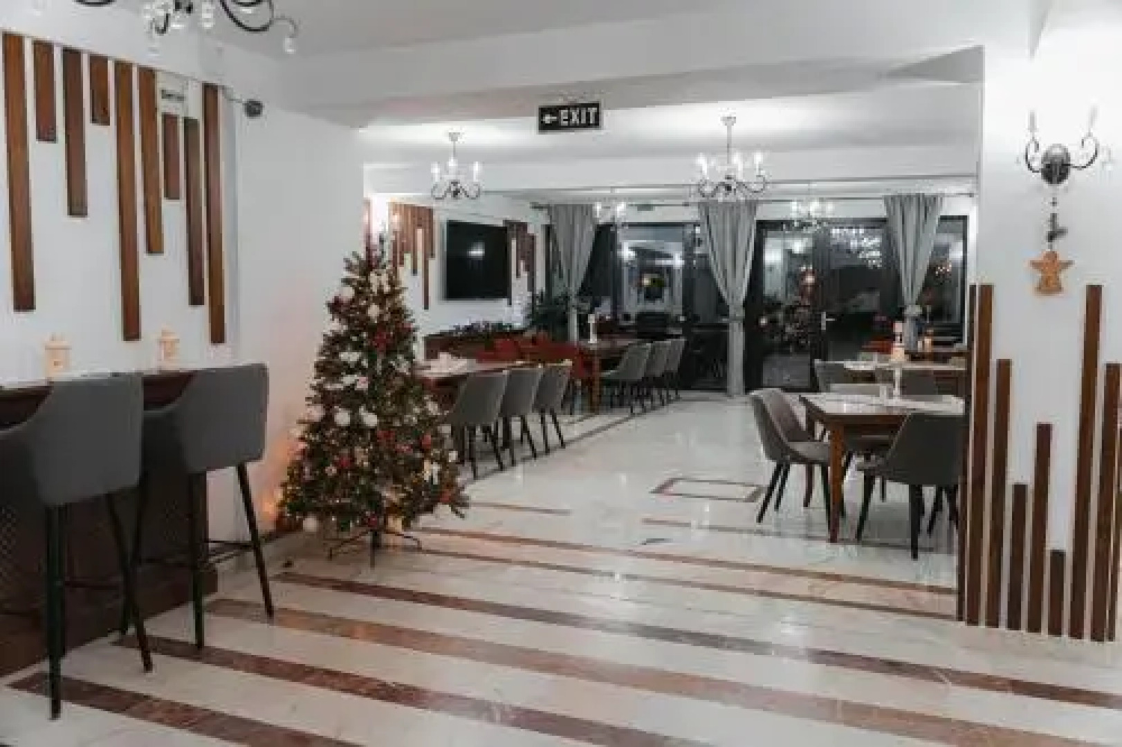 Hotel Piscul Negru