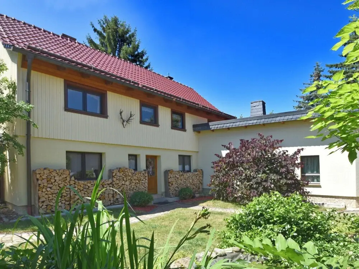 Vintage Hoilday Home in Leina with Pond