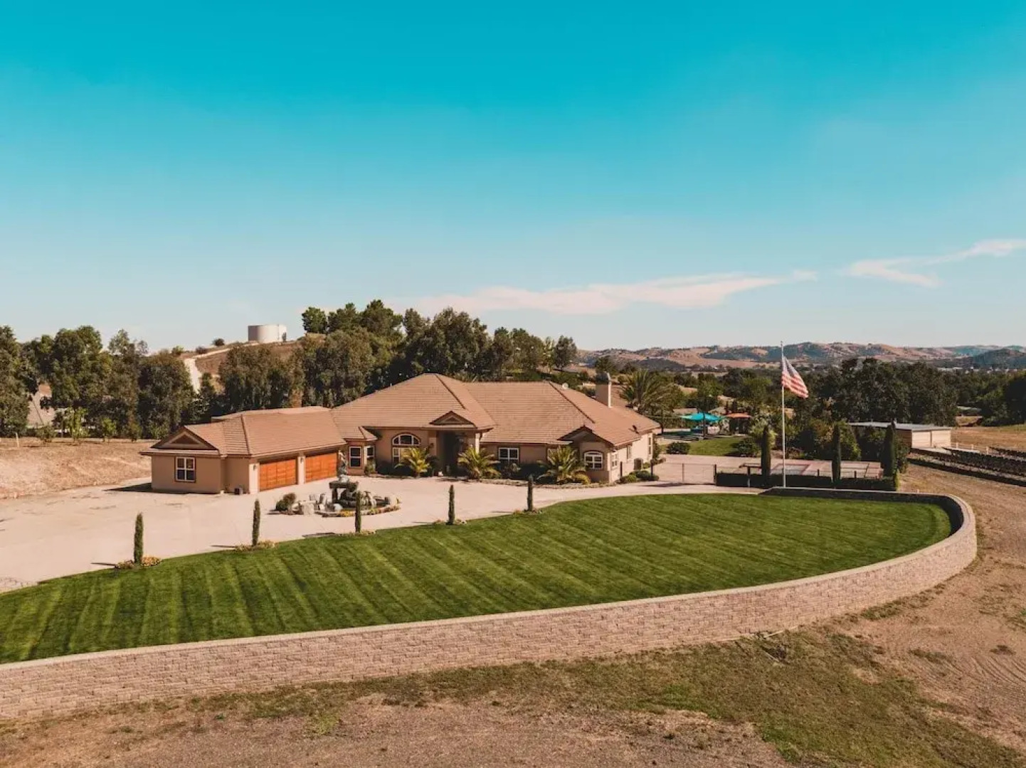 The Mermaid by AvantStay | Prvt Estate w/Swim-Up Bar, Volleyball Crt | Sleeps 14