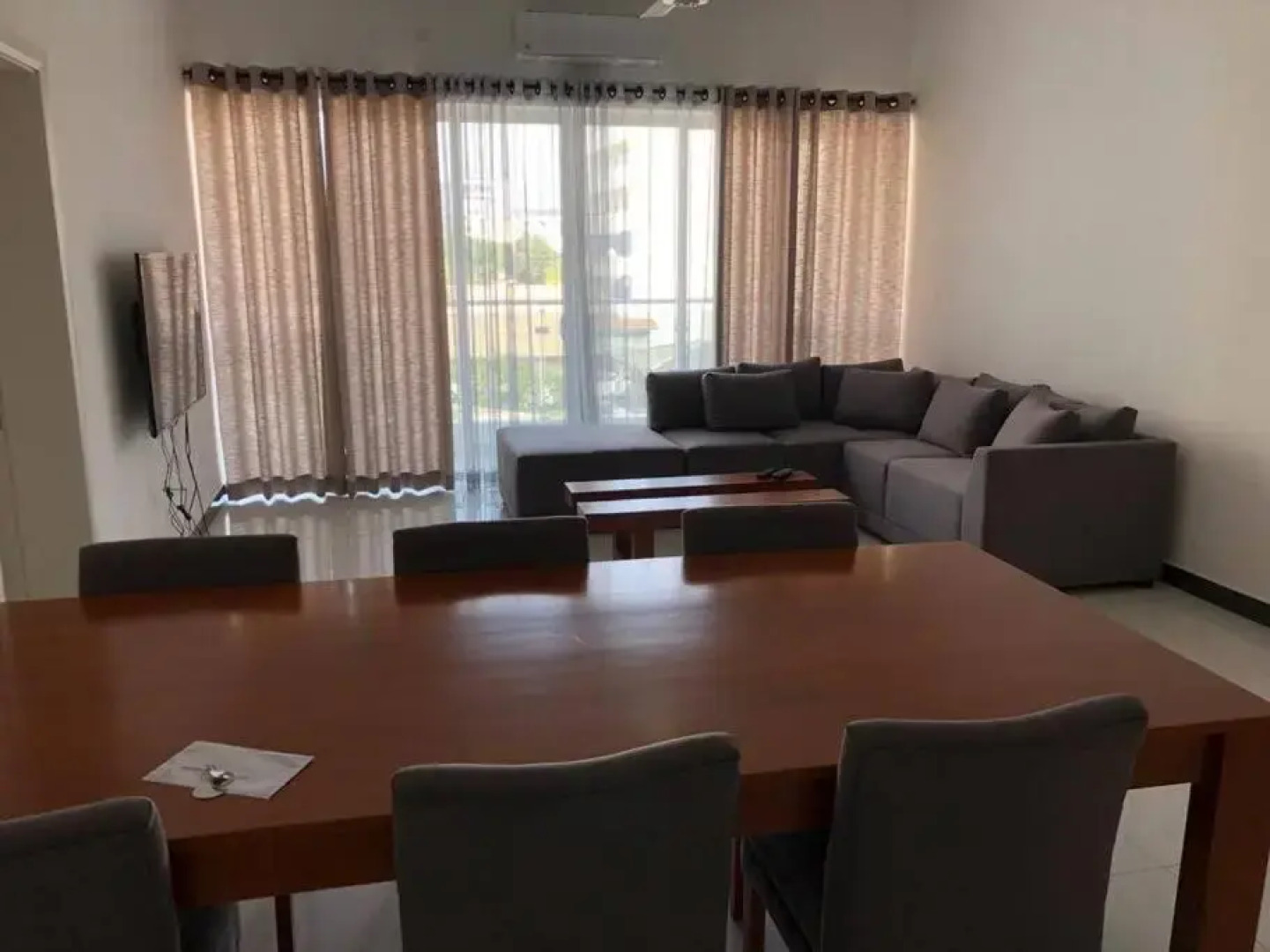 Modern luxury Condo,3 bedroom and 3 bathrooms