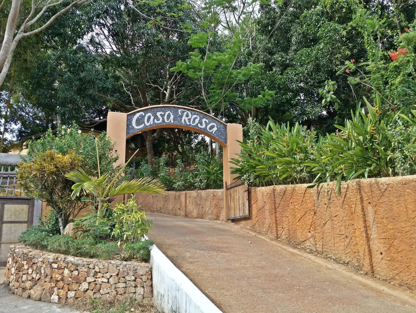 Casa Rosa Inn and Restaurant