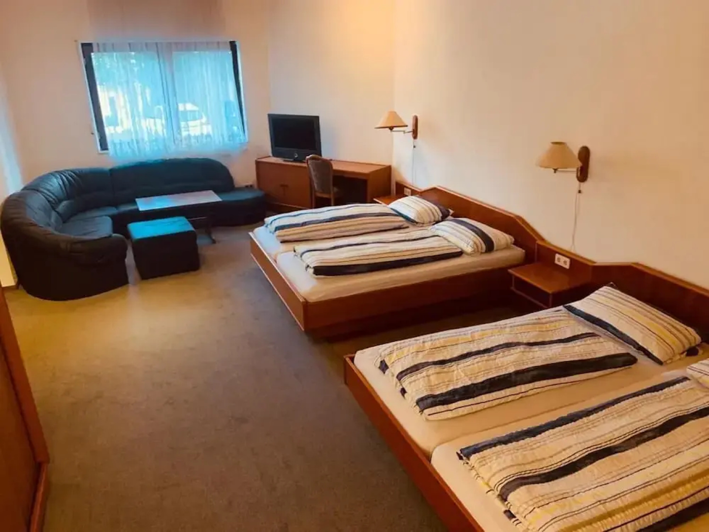 Hotel - Pension - Weller