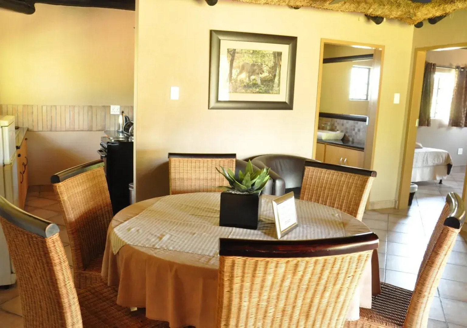 Ukutula Lodge & Game Reserve