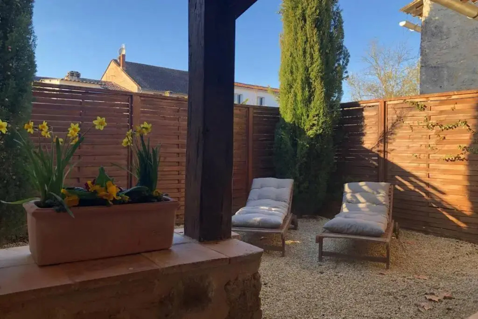 Beautiful Eymet Bastide House And Courtyard Garden