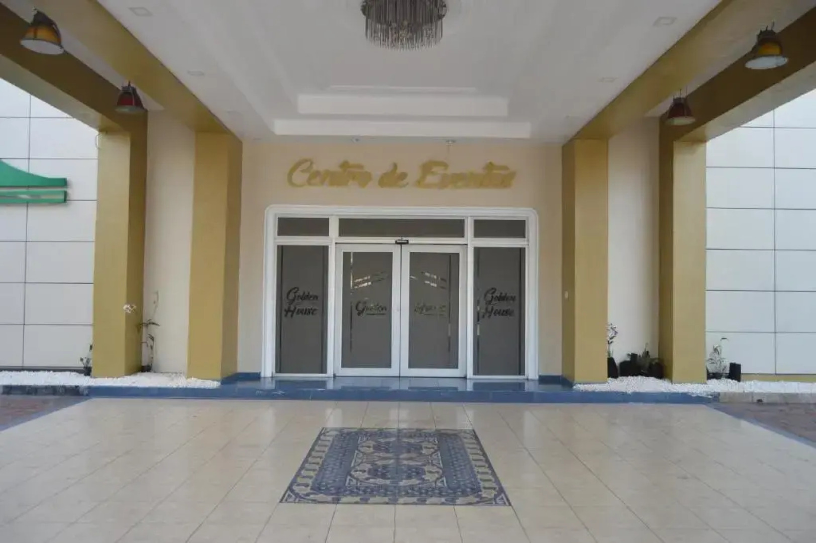 Golden House Hotel & Restaurant