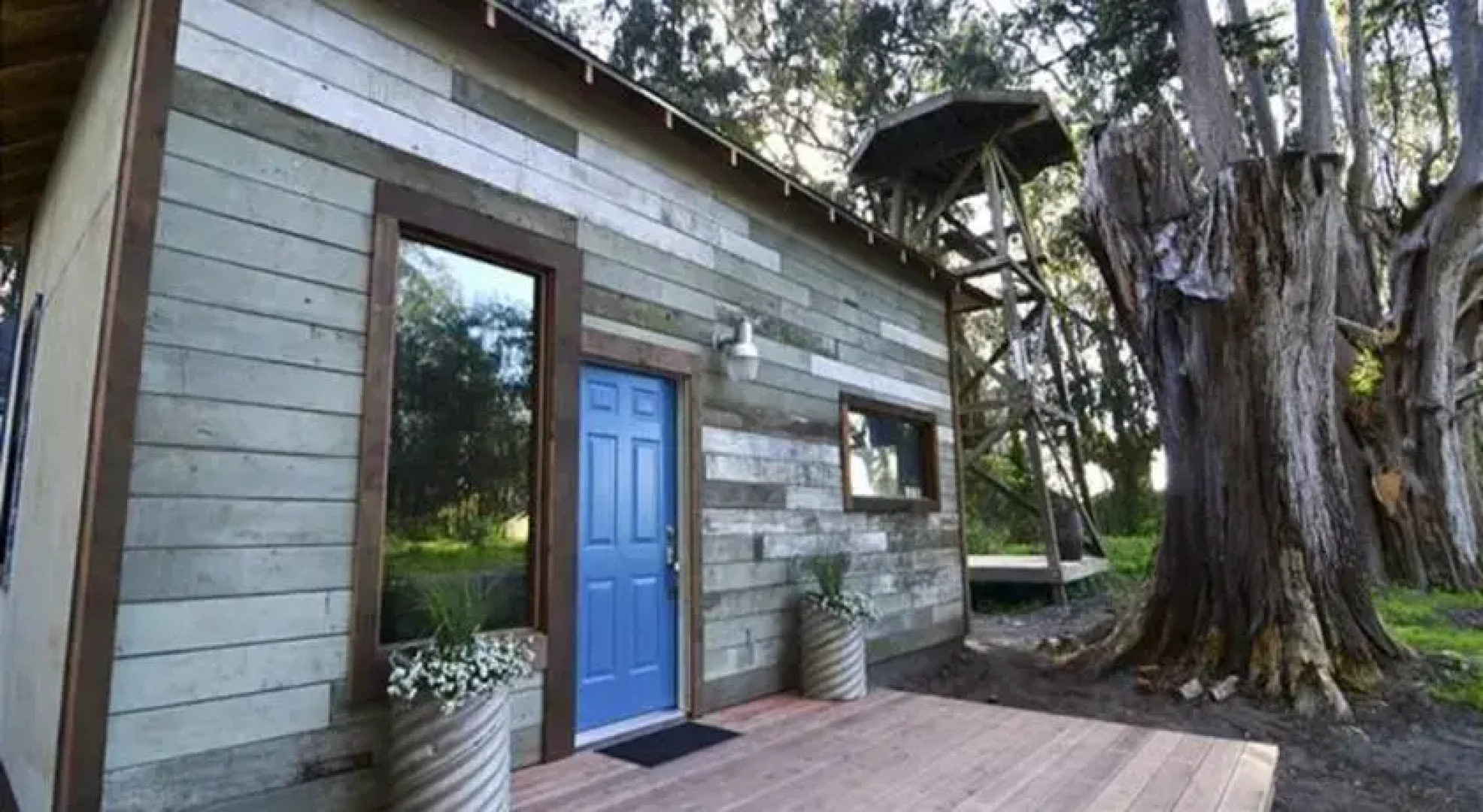 RedAwning The Loft @ Oyster Beach