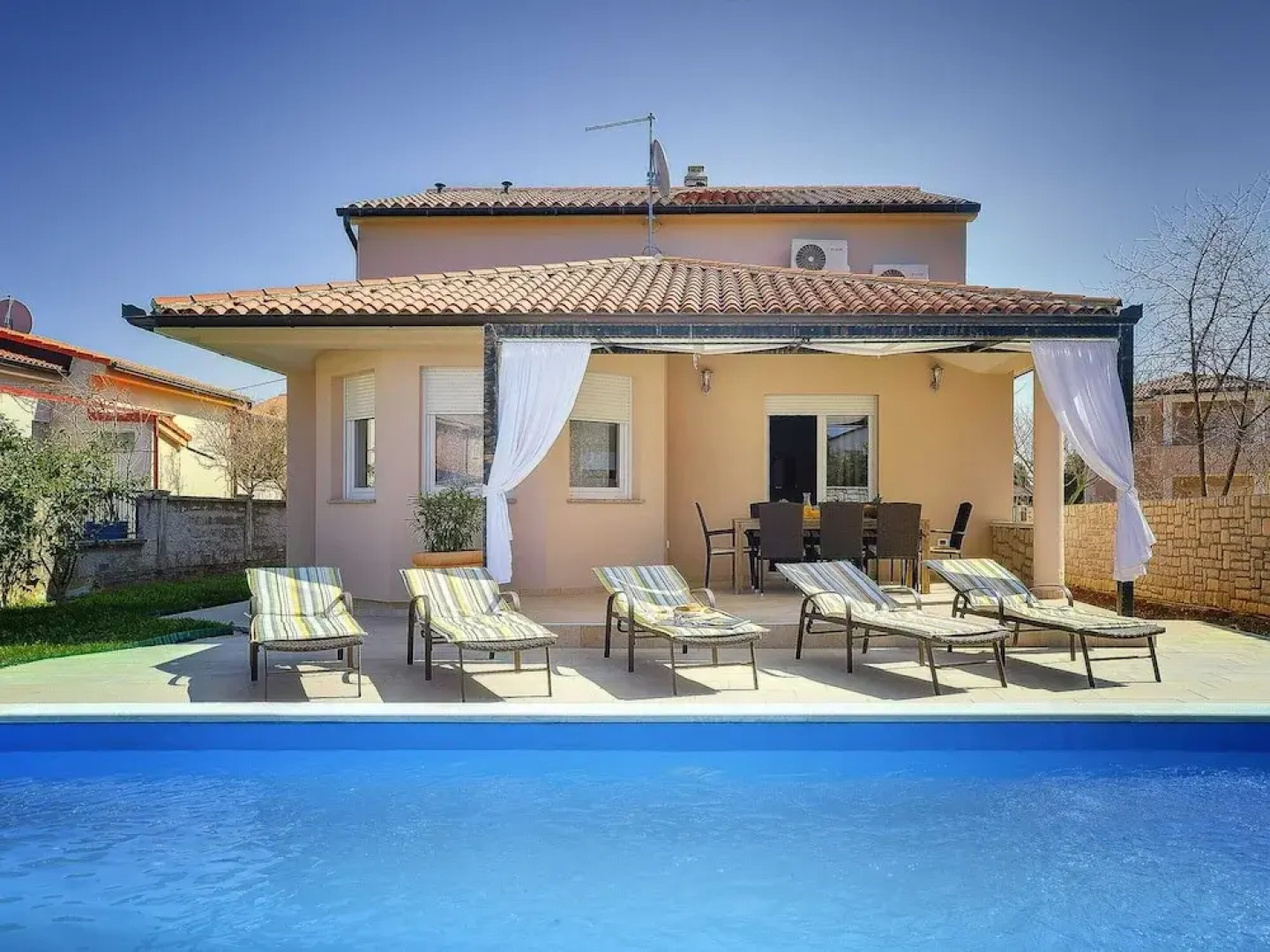 Modern Villa With Private Pool Near Beach