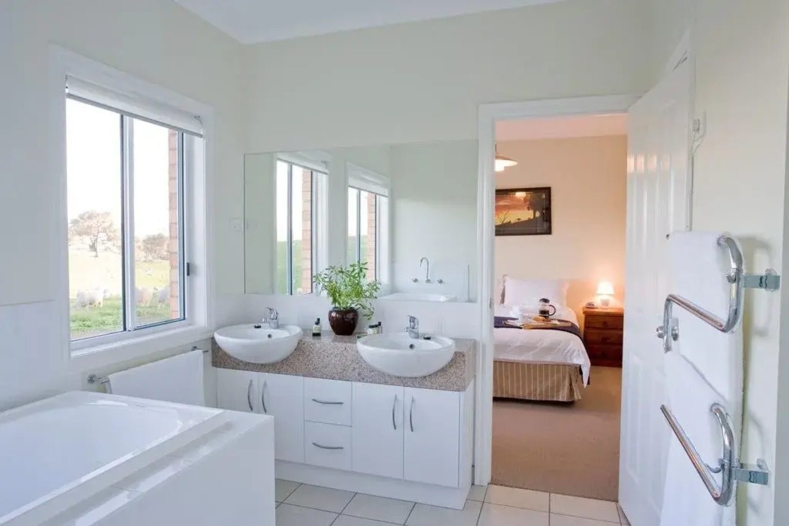 Hut on the Hill Bed & Breakfast