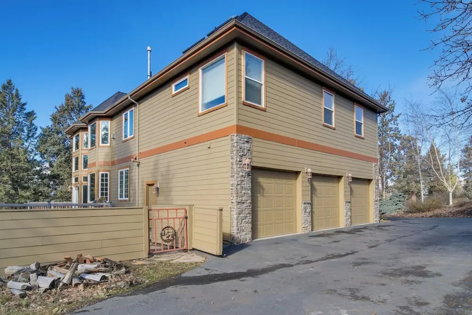 Klamath Falls Vacation Rental w/ Resort Amenities!