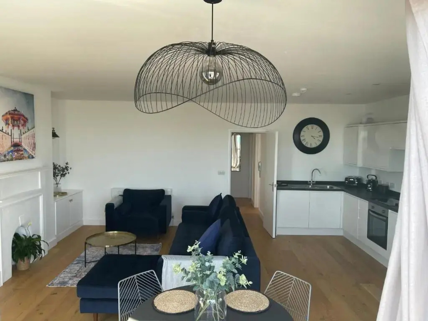 Seaview Flat with Balcony, Spacious 2 Bedroom