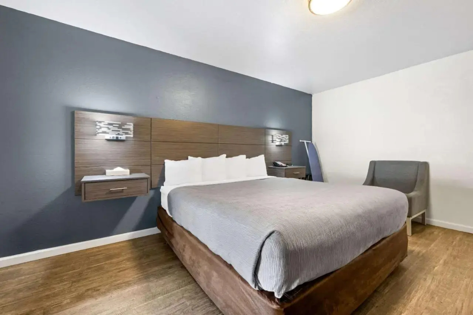 Econo Lodge Inn & Suites Heavenly Village Area