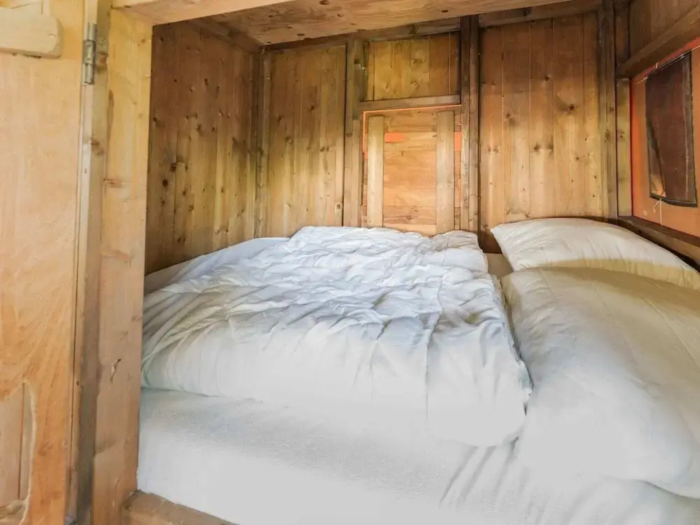 Unique, Comfortable Tent Houses on a Small Holiday Park a 5 Minute Walk From the sea