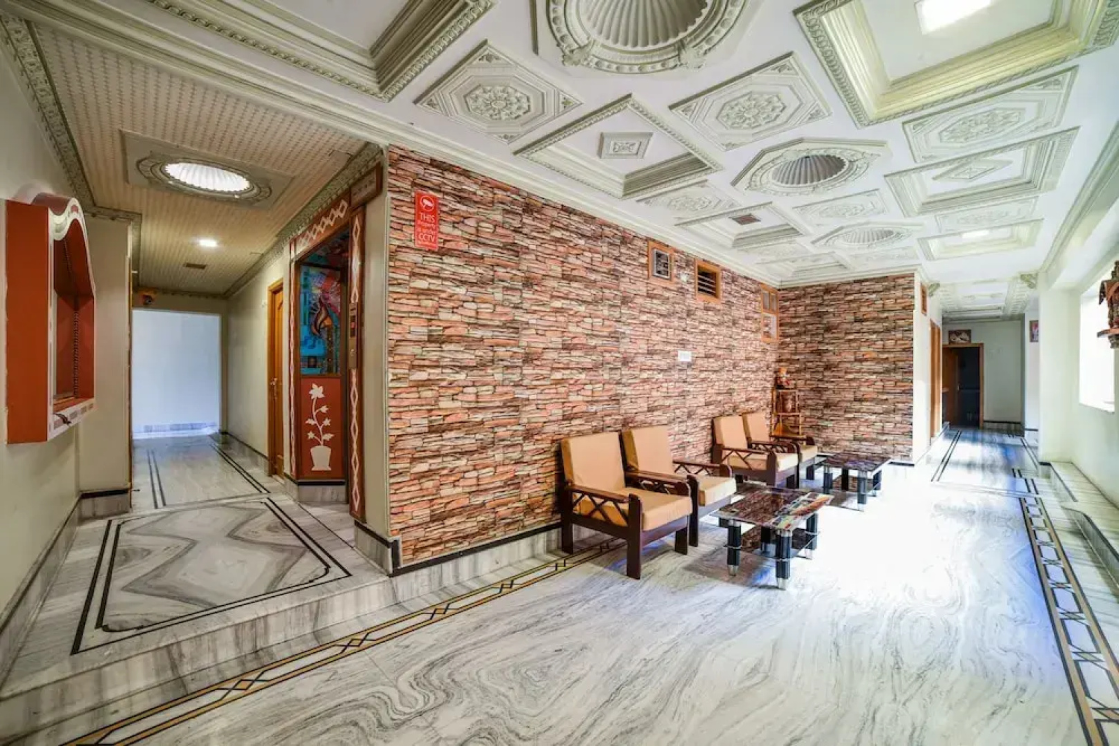 OYO 1942 Hotel Bharat Palace