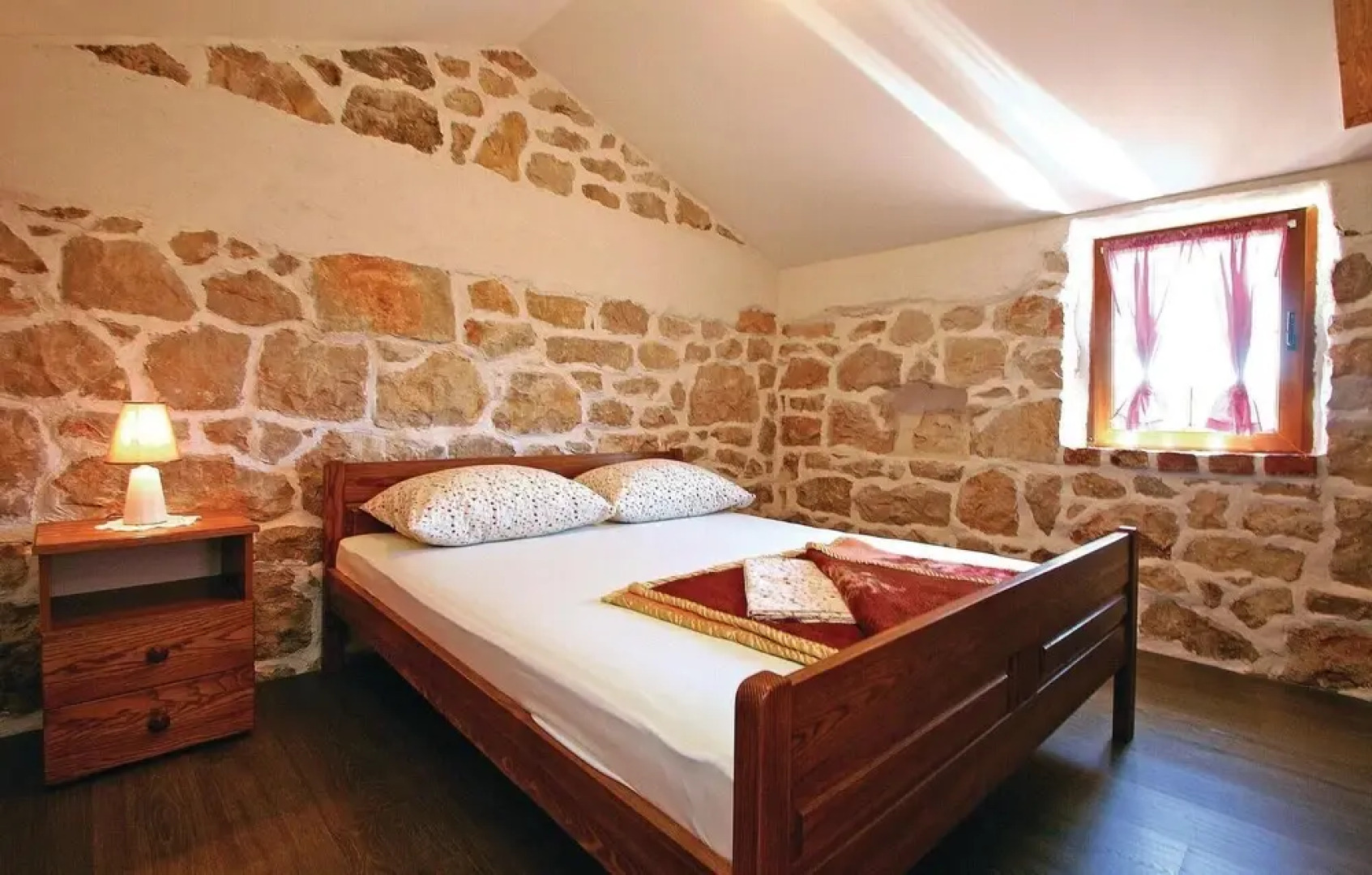 Awesome Home in Supetarska Draga With Wifi and 2 Bedrooms