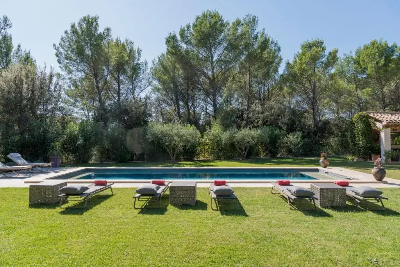 Bâtisse provençale avec piscine privée au coeur du Luberon et du village de Lourmarin, 10 personnes LS2-385 NOUVIAGE