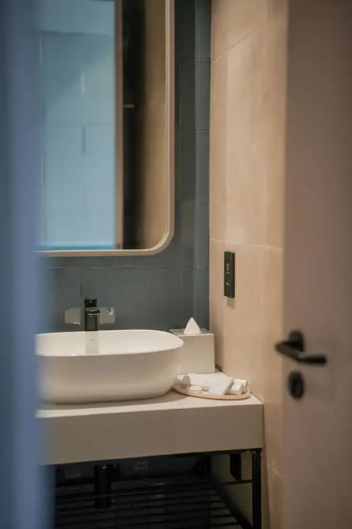 SeSaya Poshtel & Bistro - Colombo's Newest and Finest Poshtel Dorms and Rooms