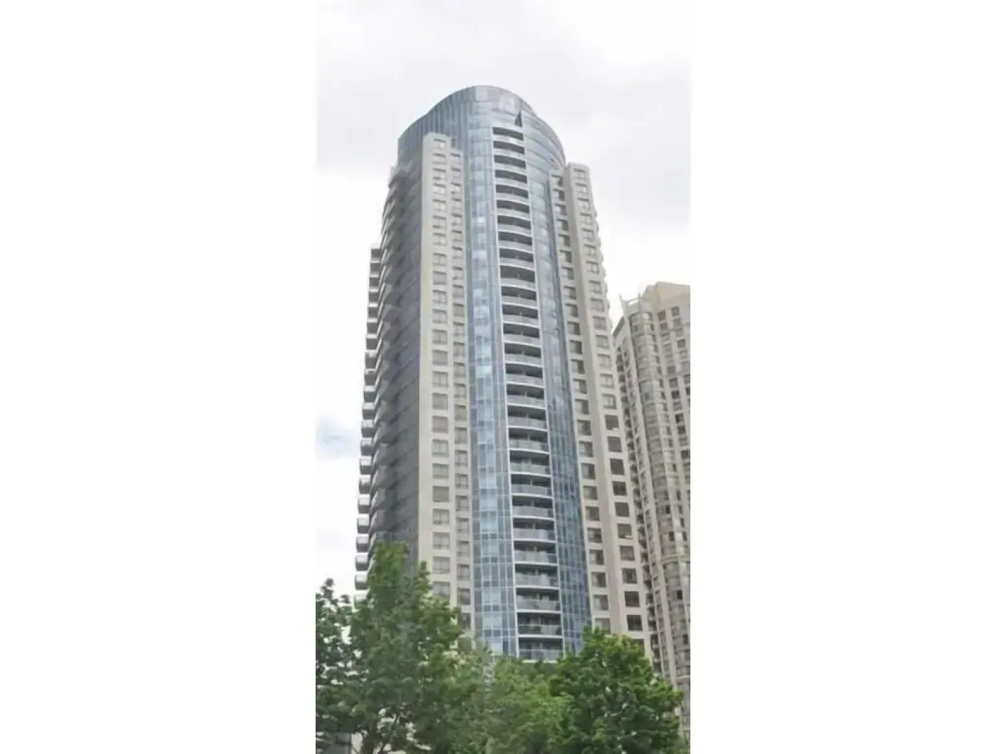 Lake View Luxury Condo by Elite Suites