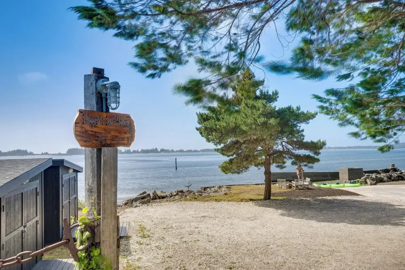 Waterfront Coos Bay Retreat w/ Kayaks!