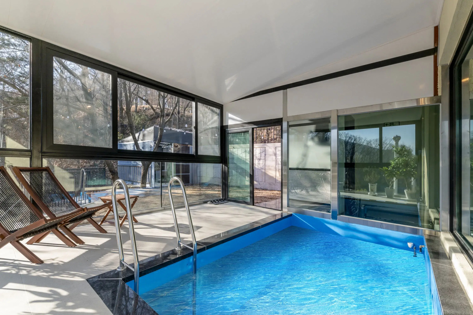 Two Romantic Birds Pool Pension