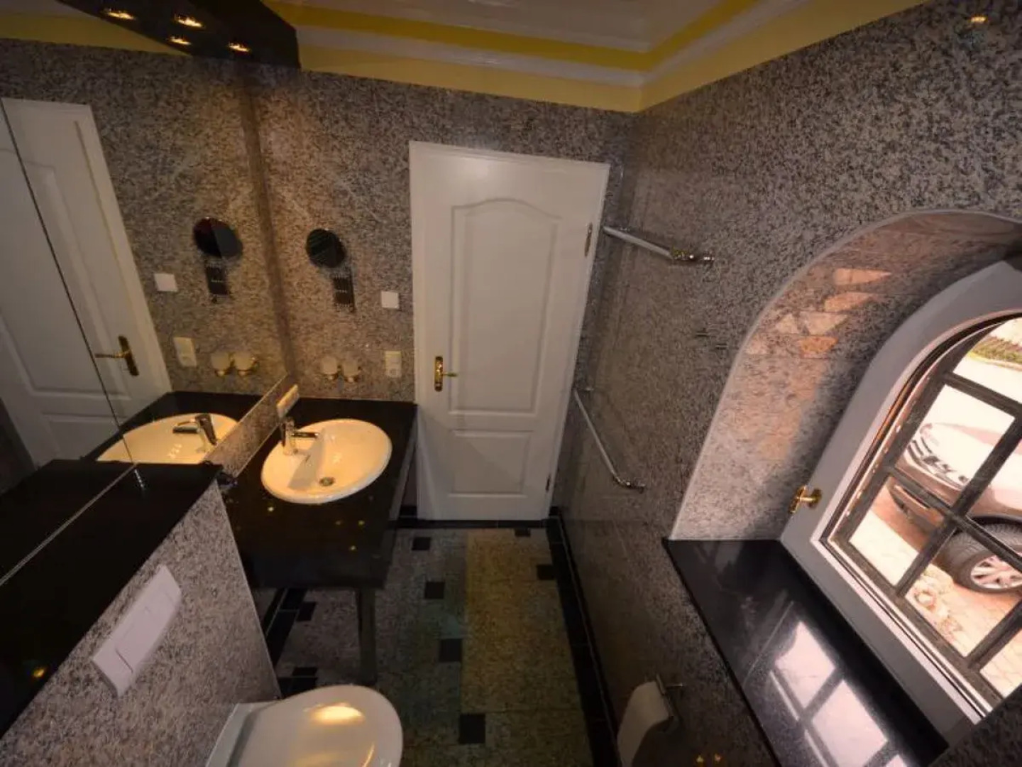 House Bel Monte Groß Zicker