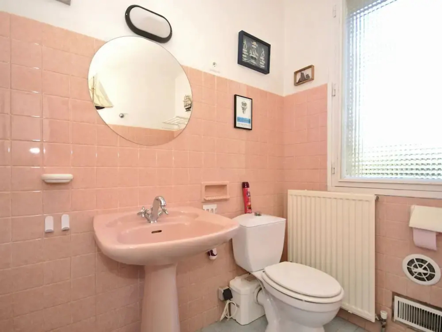 Lovely Holiday Home With a Wonderful, Fenced Garden and an Enclosed Swimming Pool