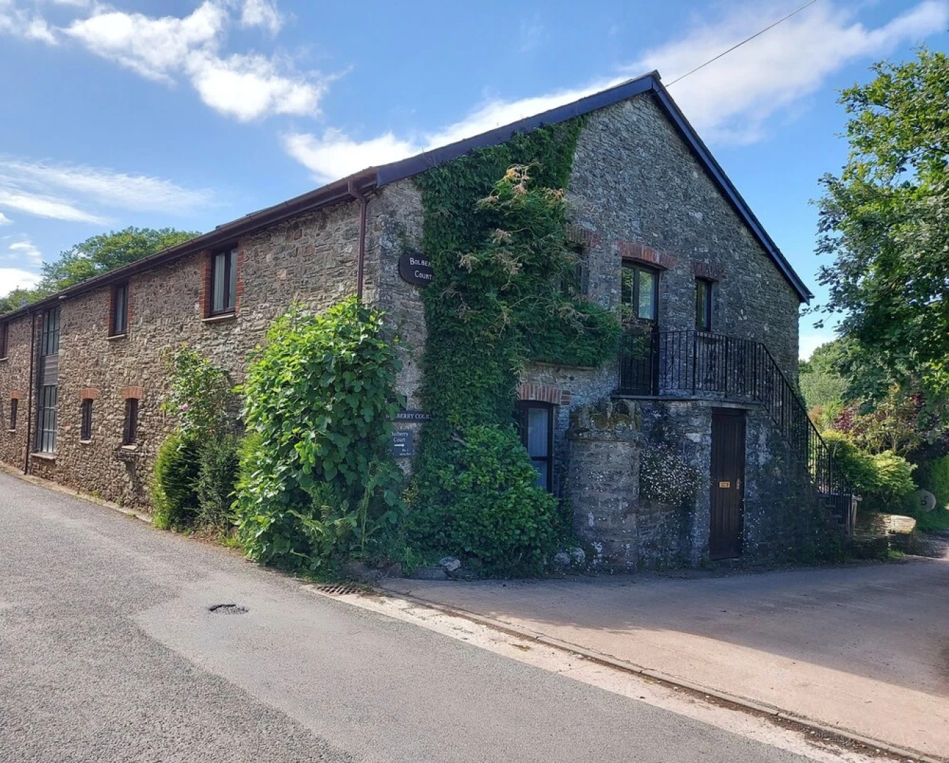 Coastal 4-bed Barn Between Salcombe & Hope Cove
