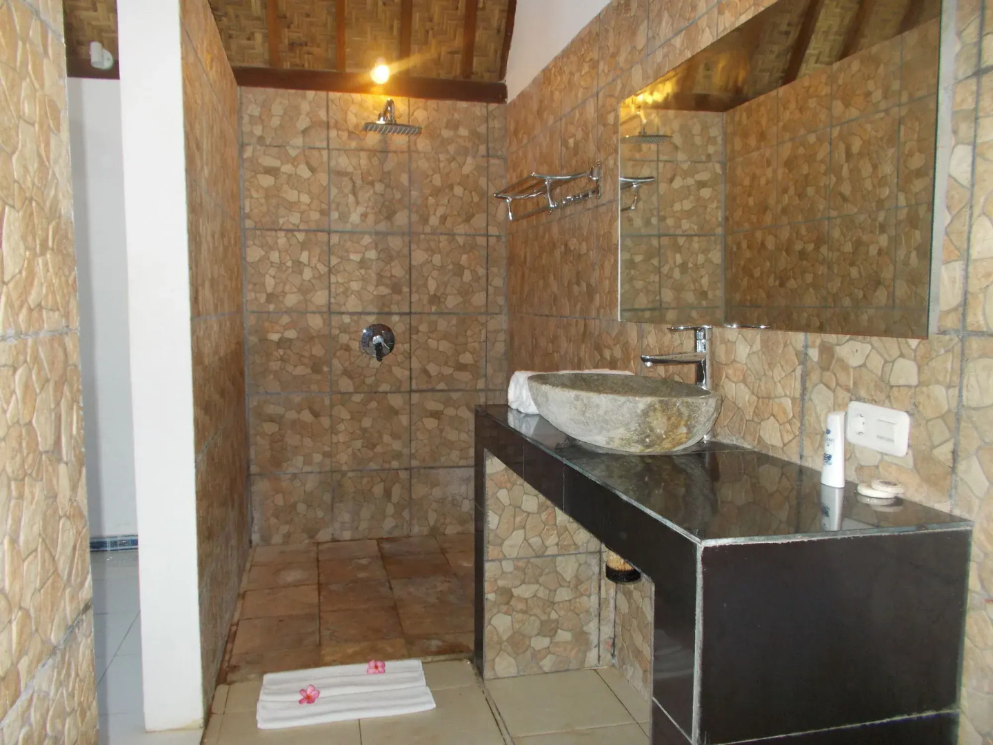 Blue Monkey Villas Resort & Ocean View