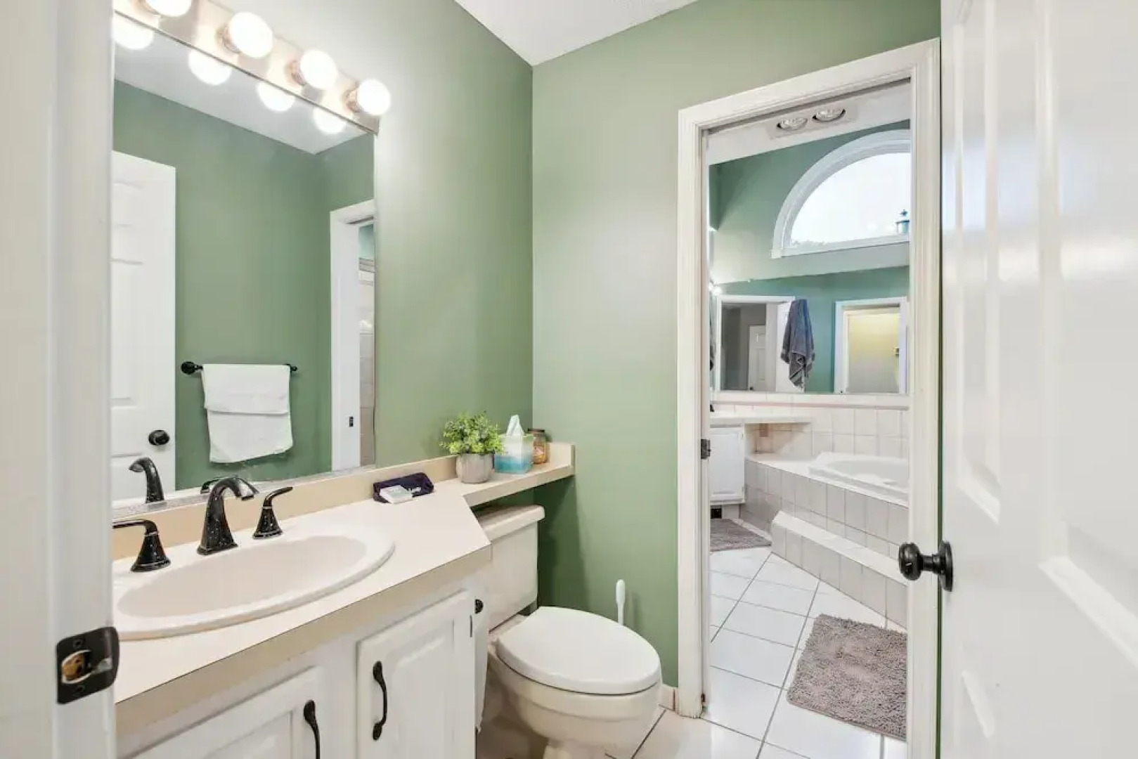 Lake Harmony Retreat w/ Fireplace!