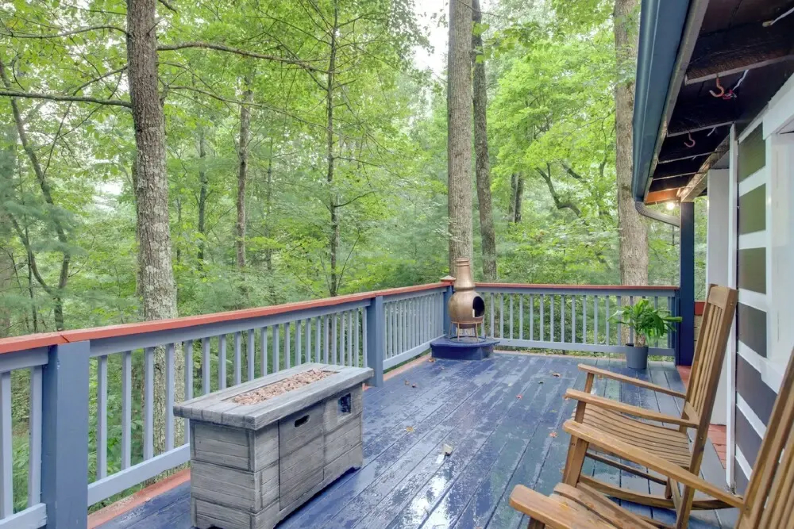 Charming Blue Ridge Mountain Cabin w/ Hot Tub