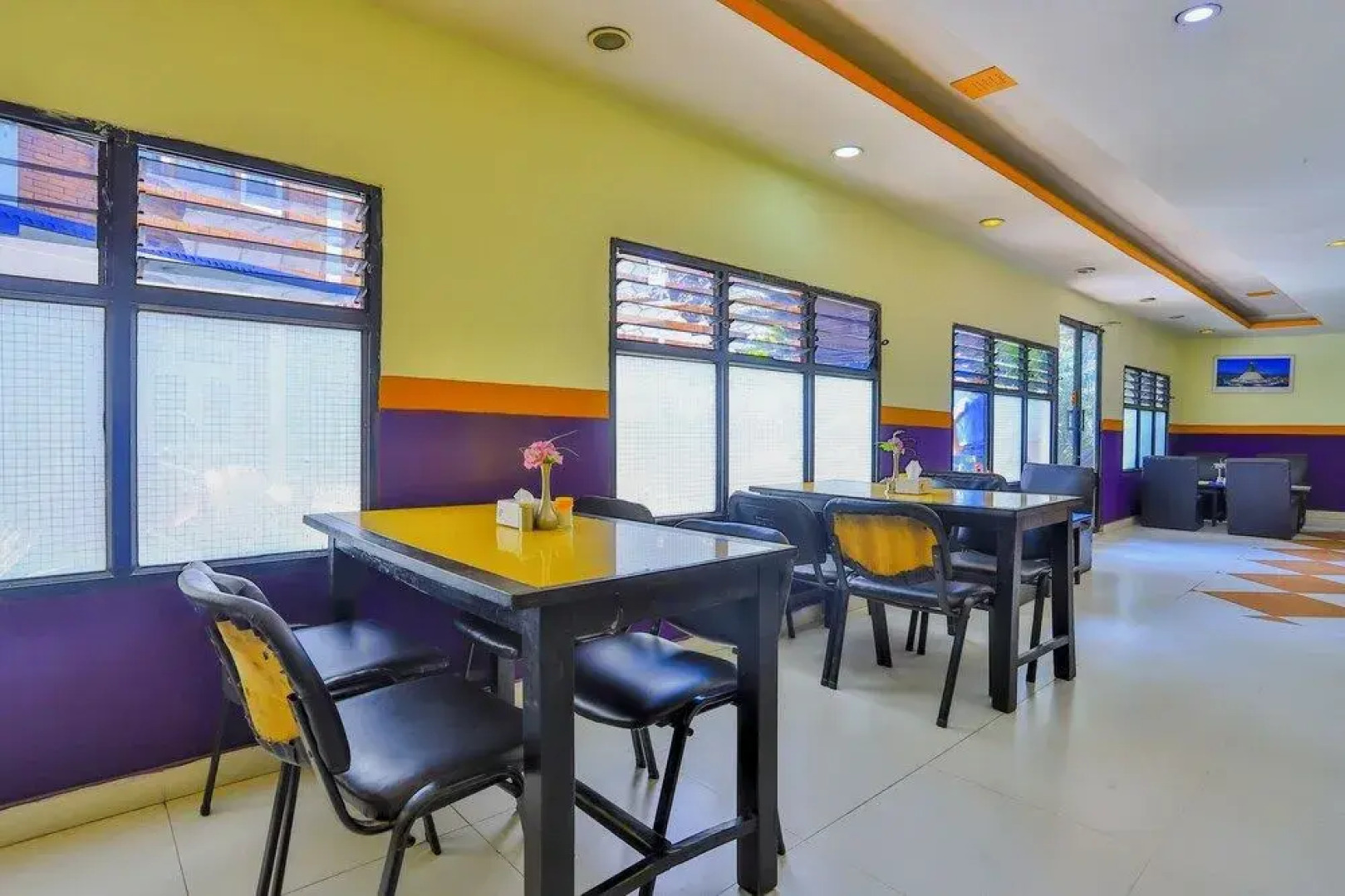 Oyo 472 Hotel Tapowan And Restaurant