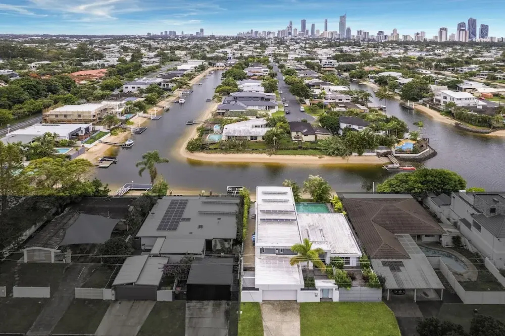 Essence House - 4 Bedroom Holiday Home