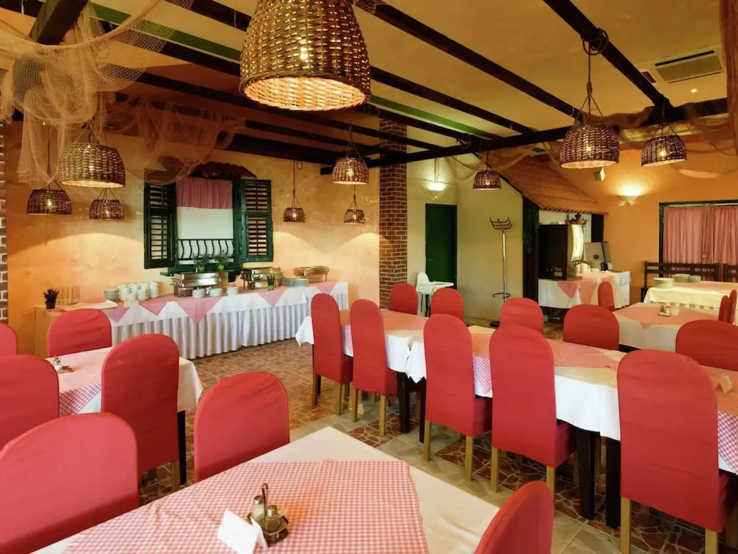 Tidy Apartment With Wifi, 4 km From City of Trogir