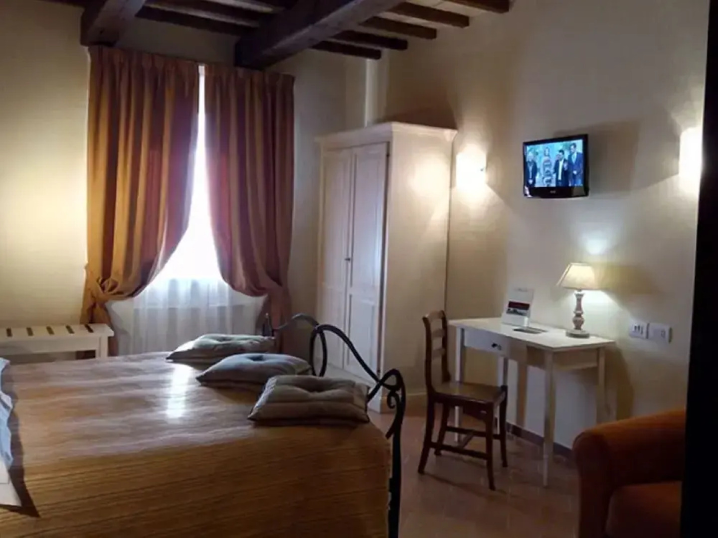 Apartment in Umbria With Infinity Pool Views