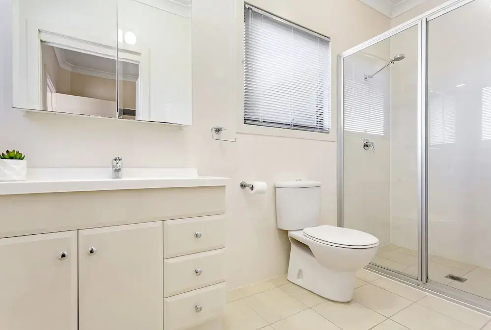 Indah Pantai, 84 Lentara Street