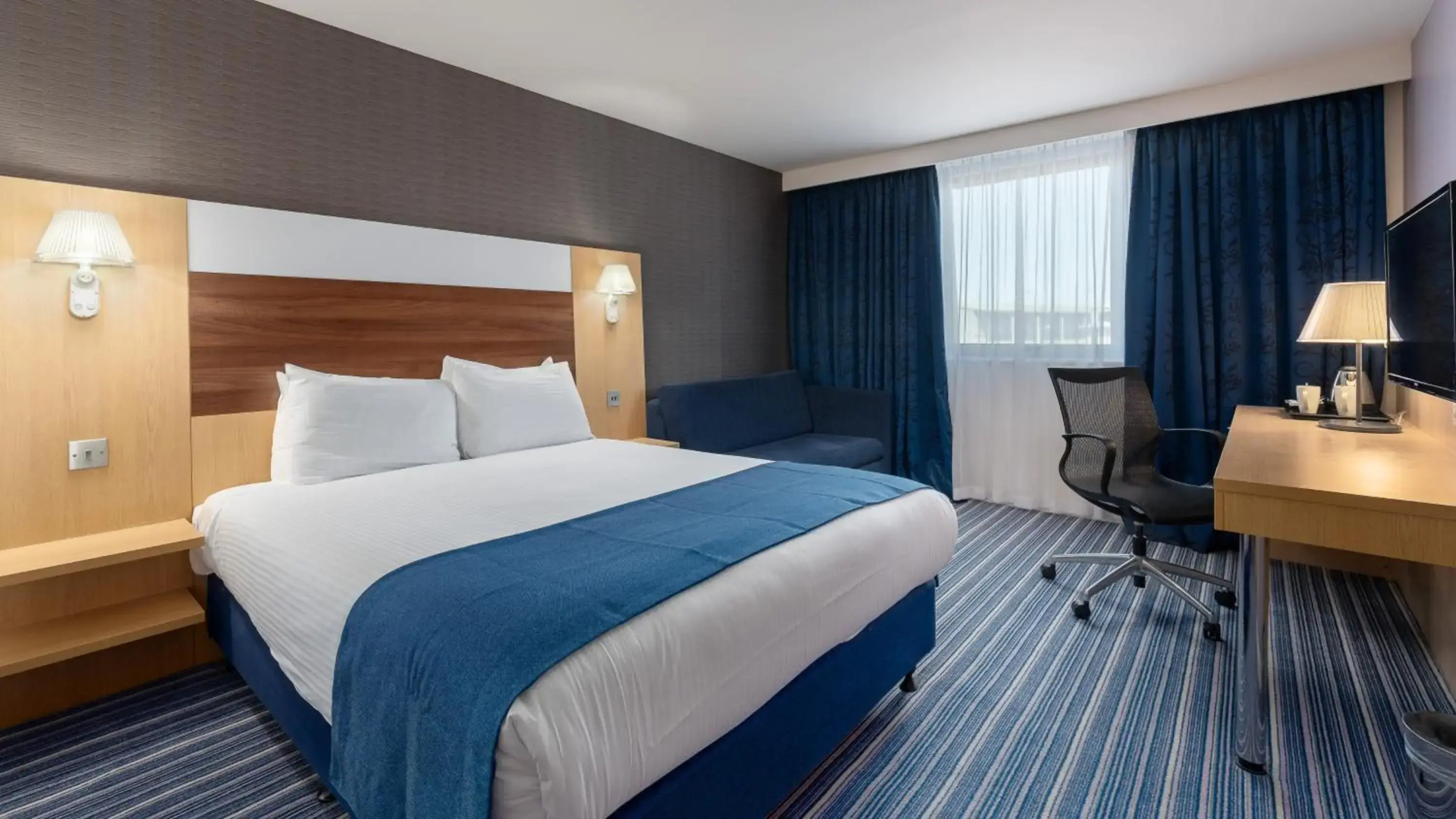 Holiday Inn Express Leigh - Sports Village by IHG