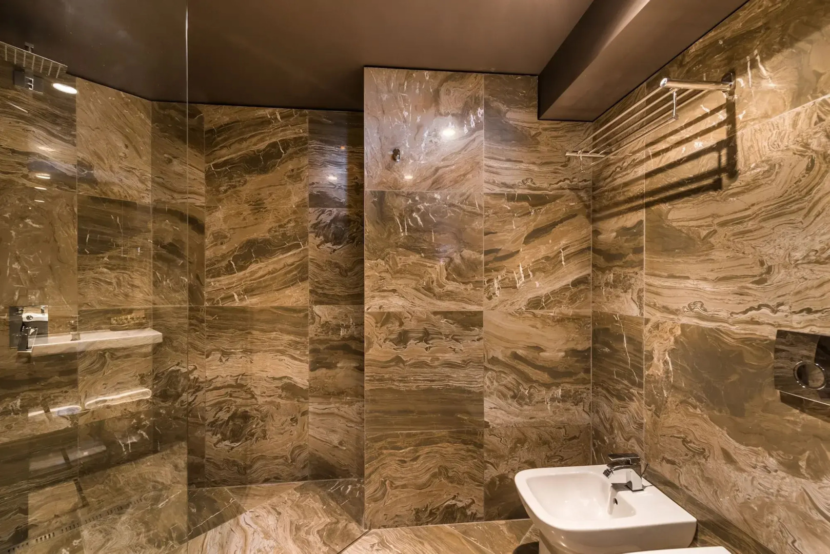 All Seasons Residence Hotel