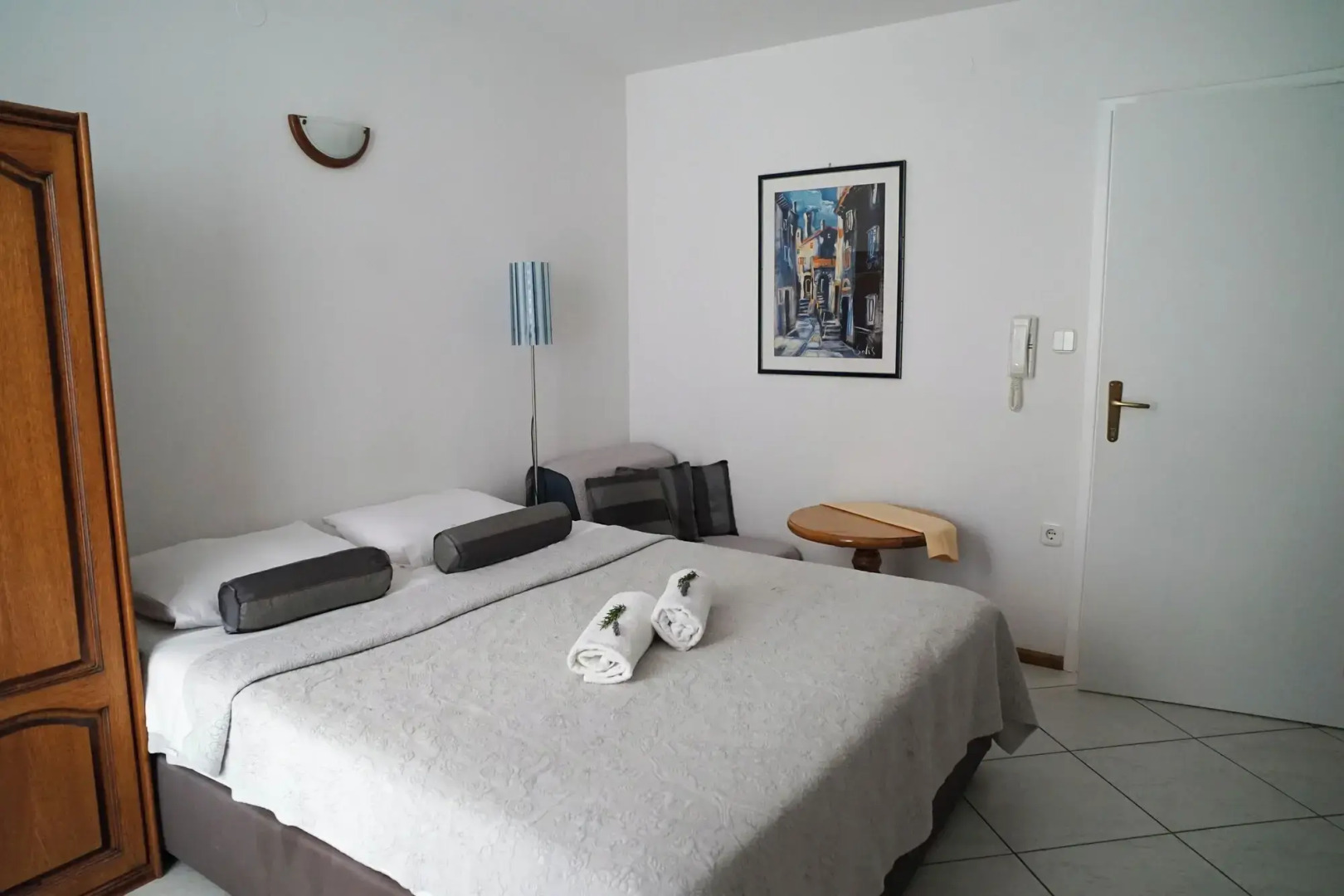 Apartments and Rooms Degra