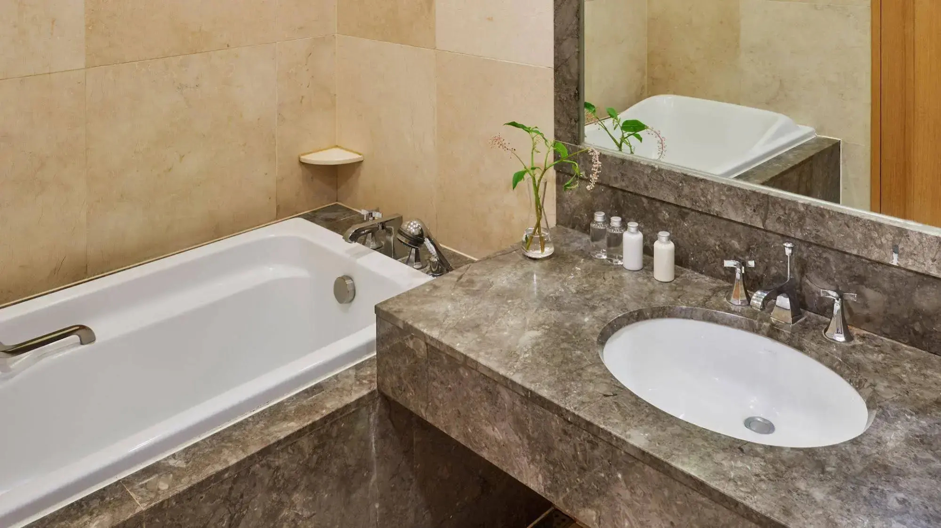 The Suites Hotel Naksan