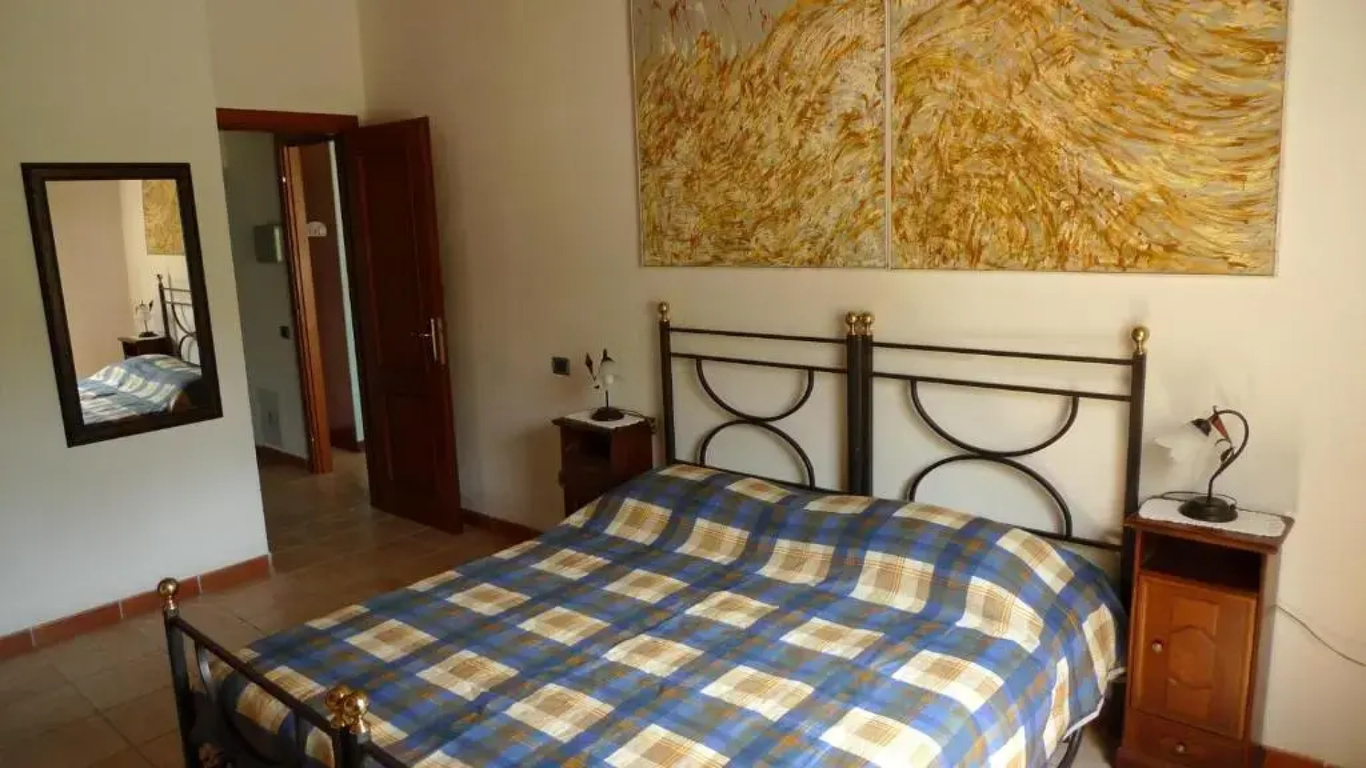 Villa with private swimming pool and garden in quiet area, panoramic views