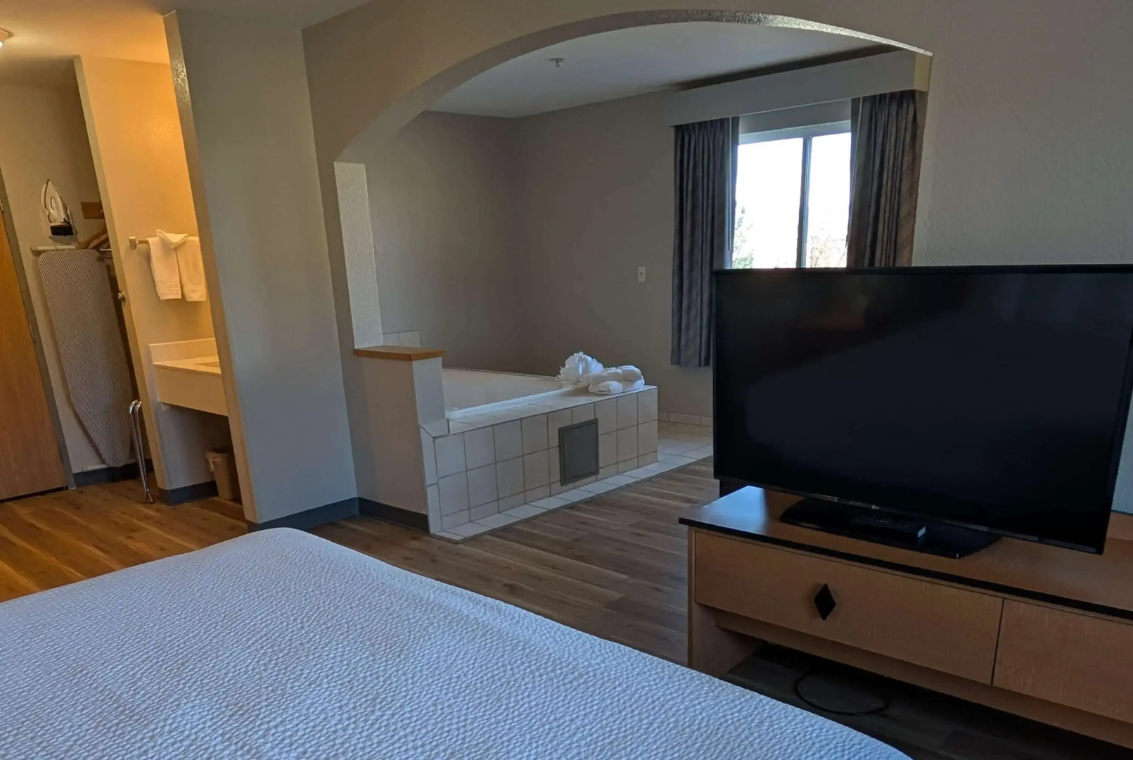 Days Inn & Suites by Wyndham Castle Rock