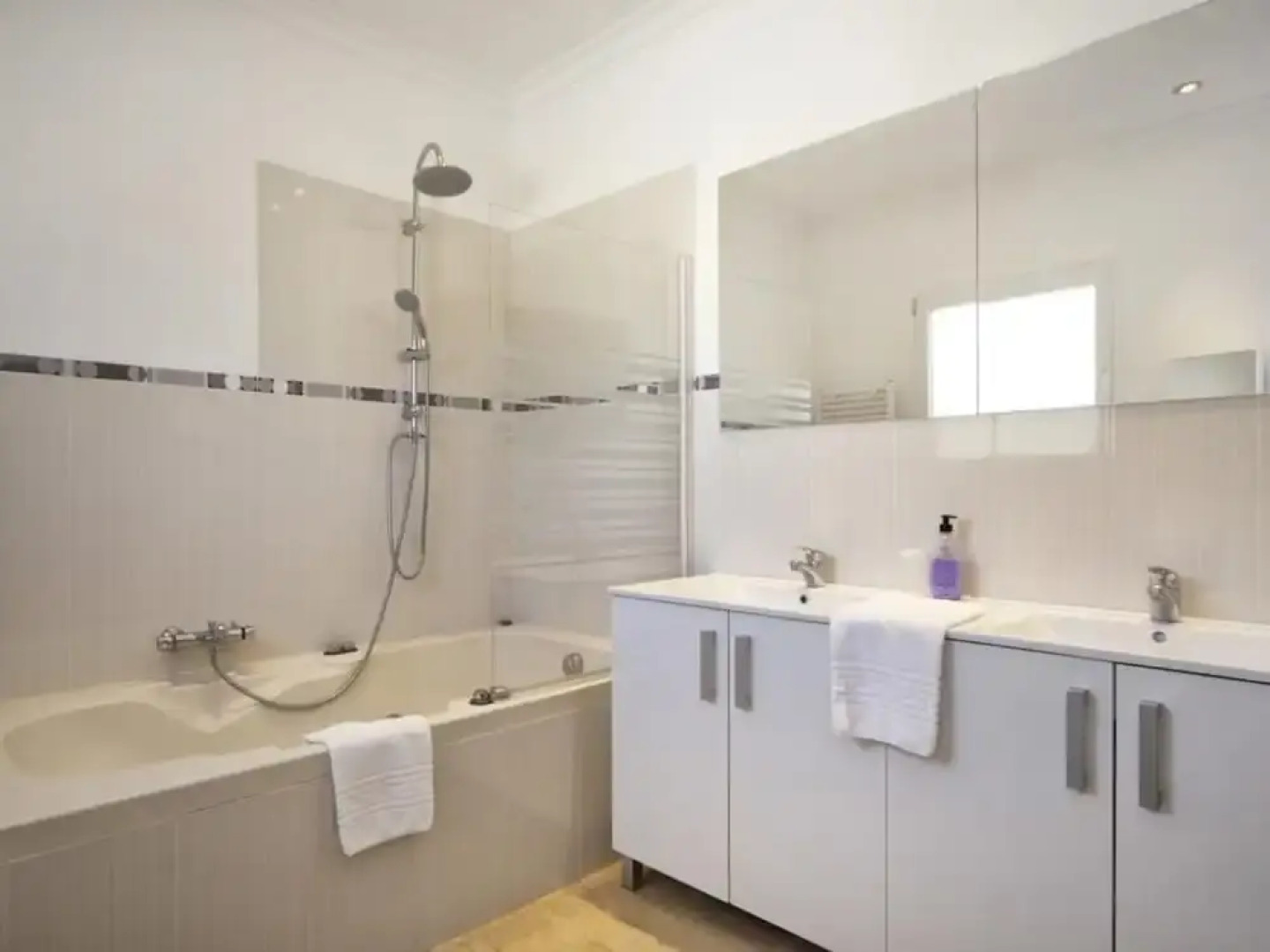 Casa Blanca - Monty's